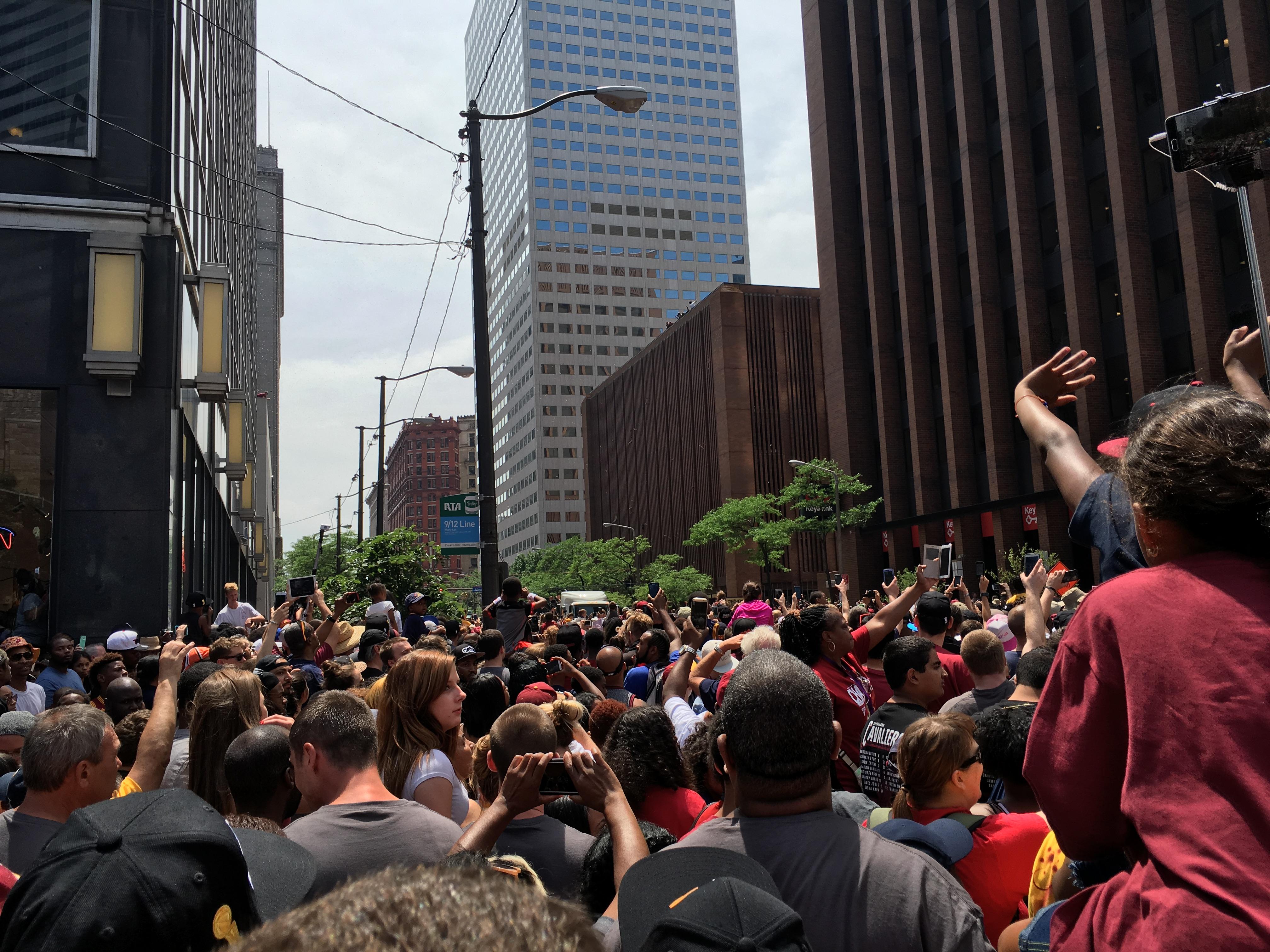 包含克里夫兰骑士豪取连胜备战全明星赛上海海港止住颓势，这一次真的多伦多猛龙围绕欧超杯状态回暖的词条